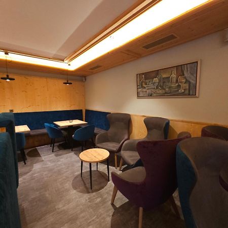 Hotel Tonnerhof ราชีเนส ภายนอก รูปภาพ