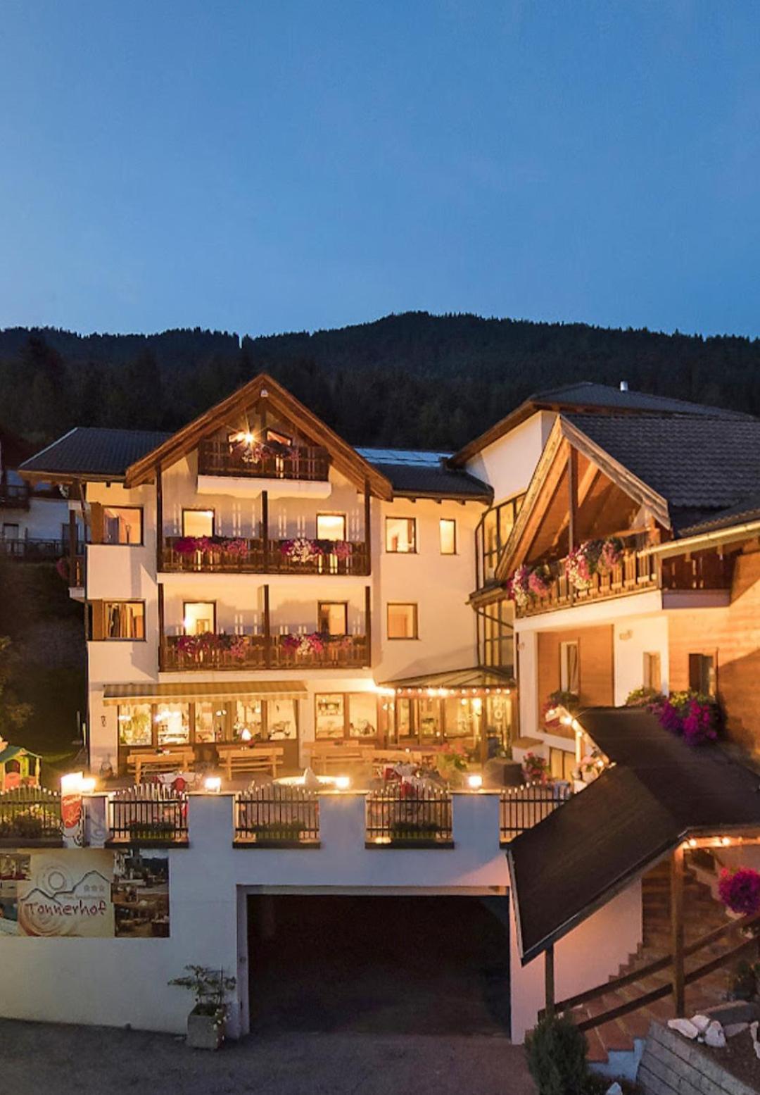 Hotel Tonnerhof ราชีเนส ภายนอก รูปภาพ