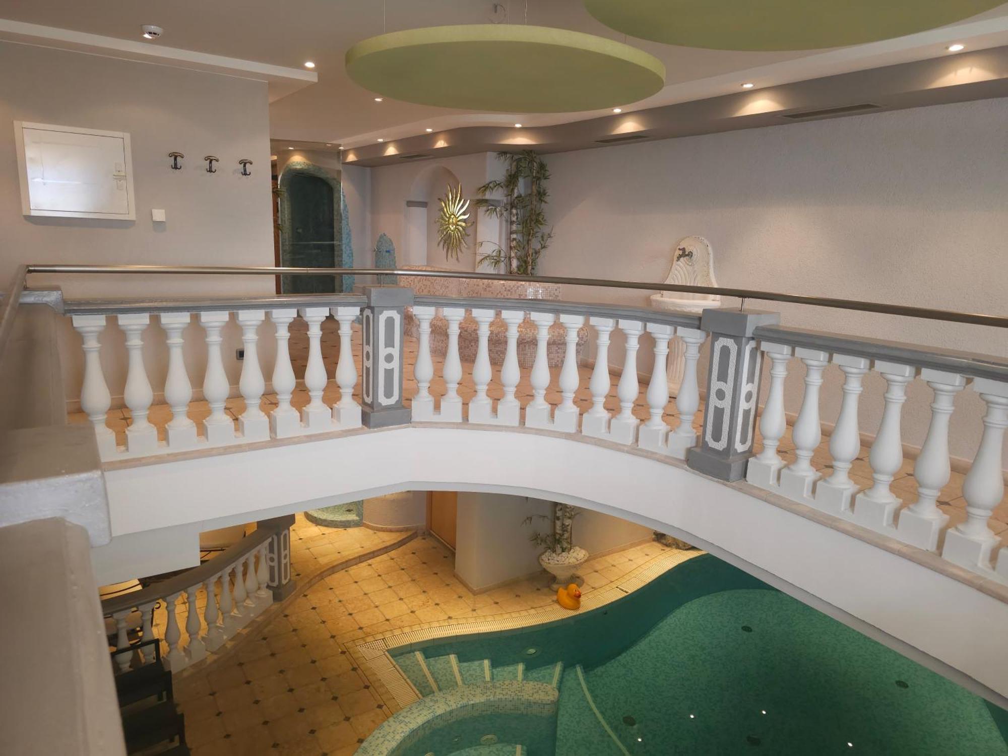 Hotel Tonnerhof ราชีเนส ภายนอก รูปภาพ