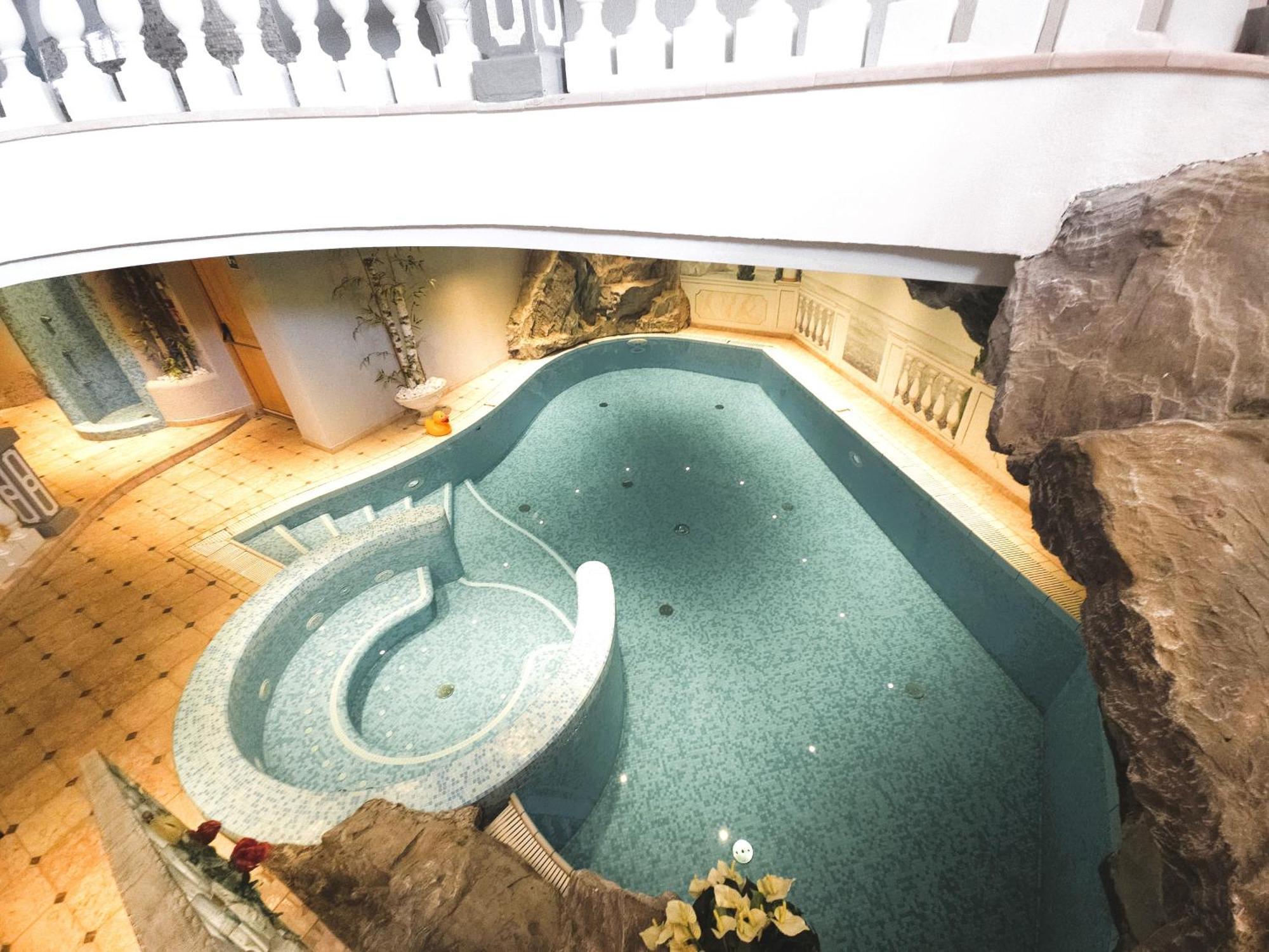 Hotel Tonnerhof ราชีเนส ภายนอก รูปภาพ