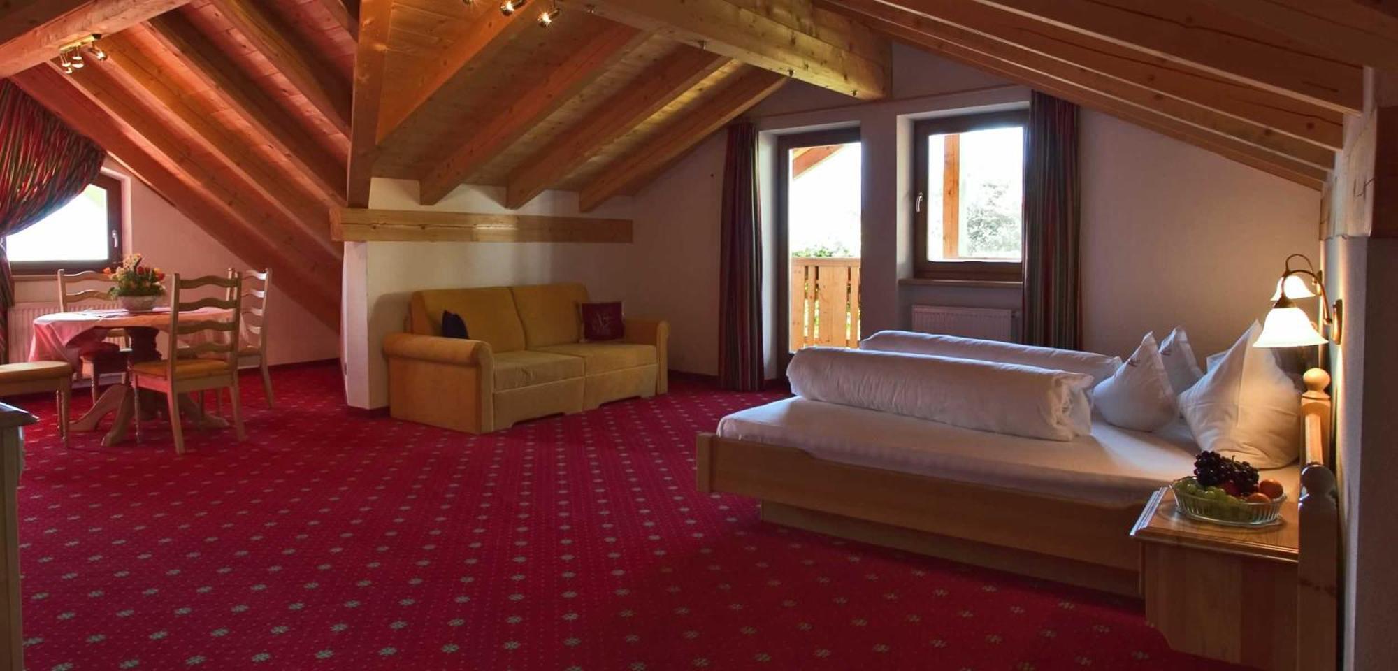 Hotel Tonnerhof ราชีเนส ภายนอก รูปภาพ