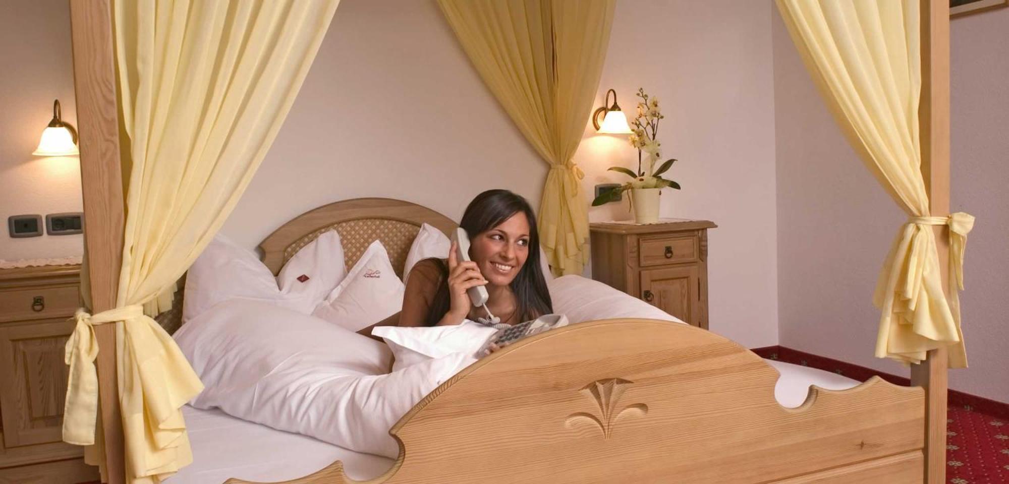 Hotel Tonnerhof ราชีเนส ภายนอก รูปภาพ